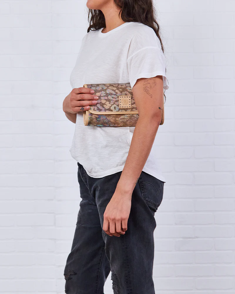 Iris Stepped Out - Image 8